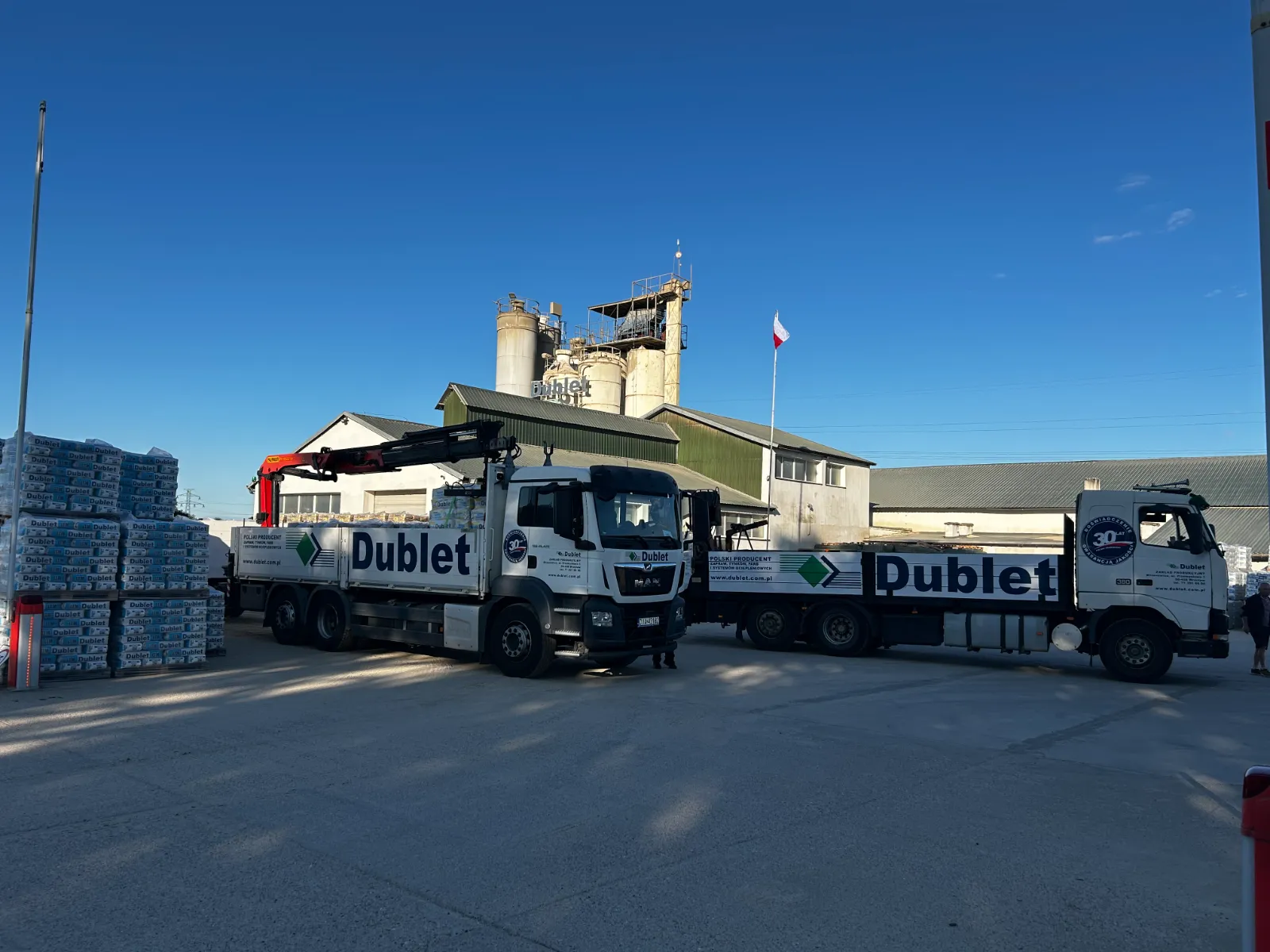 Auta DUBLET z rozładunkiem HDS